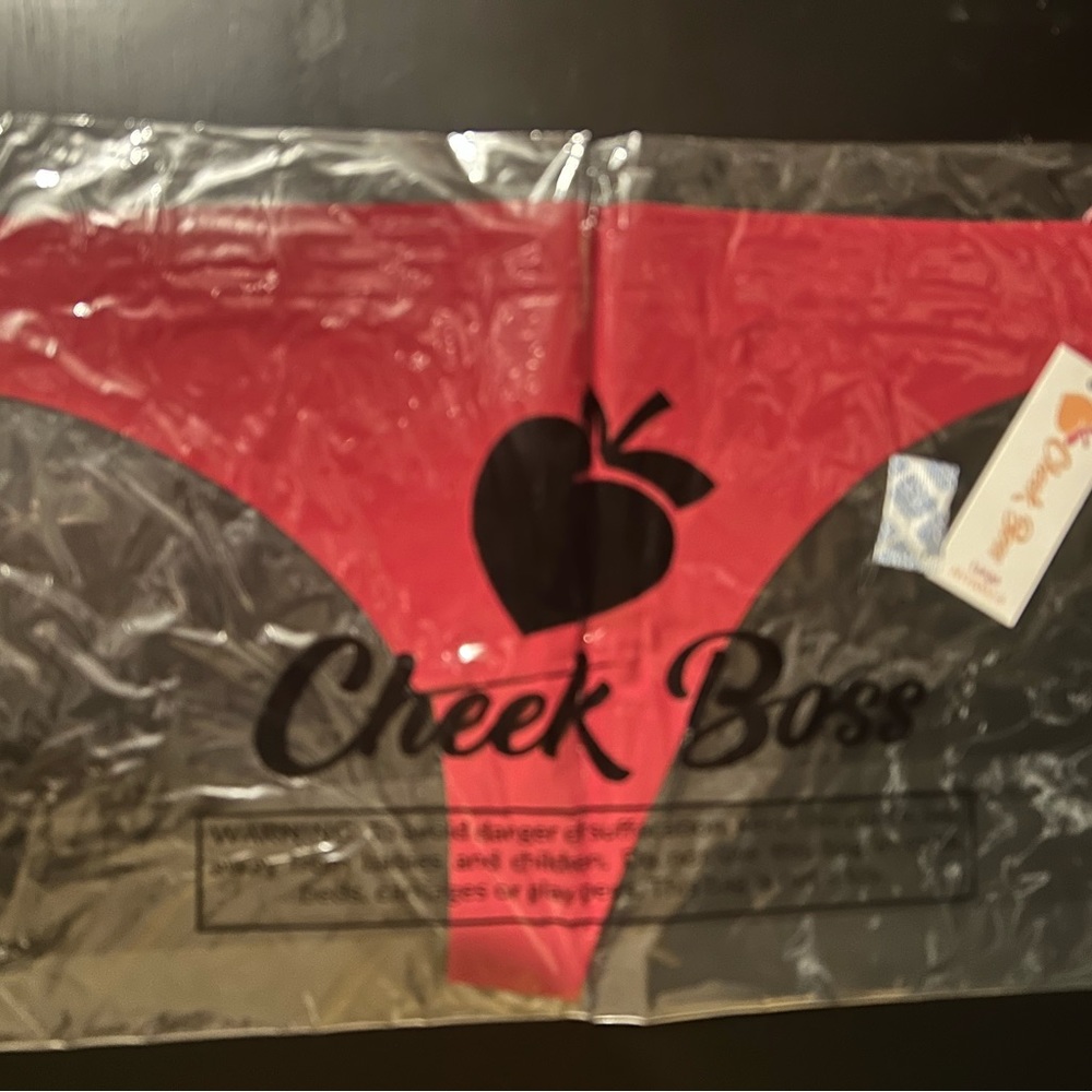 NWT Cheek Boss Large No Show Thong Panty in Burgundy
